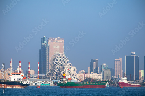 晴れた日の高雄港の景色