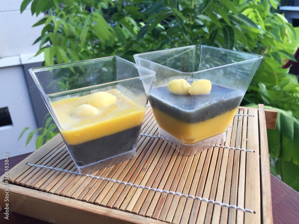 Pumpkin pudding and Black sesame pudding with ginko Pumpkin pudding and Black sesame pudding with ginko
