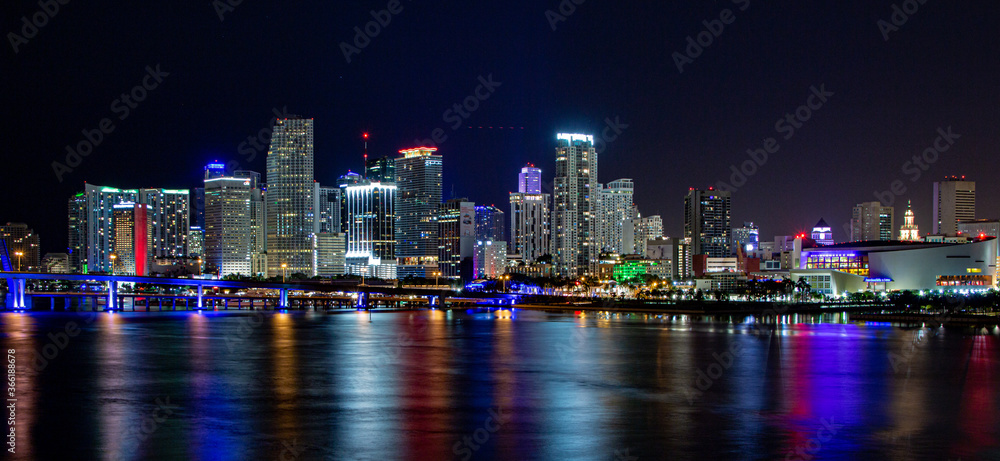 Obraz premium Night Skyline Miami Beach 