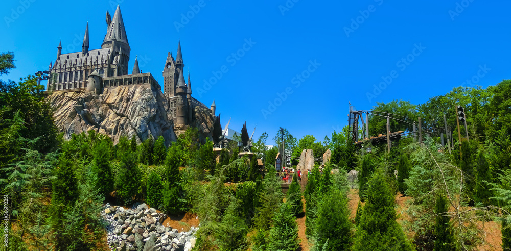 Fototapeta premium Orlando, Florida, USA - May 09, 2018: The Hogwarts Castle at The Wizarding World Of Harry Potter in Adventure Island of Universal Studios Orlando.
