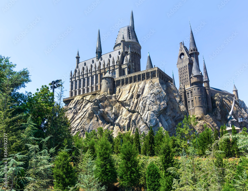 Fototapeta premium Orlando, Florida, USA - May 09, 2018: The Hogwarts Castle at The Wizarding World Of Harry Potter in Adventure Island of Universal Studios Orlando.