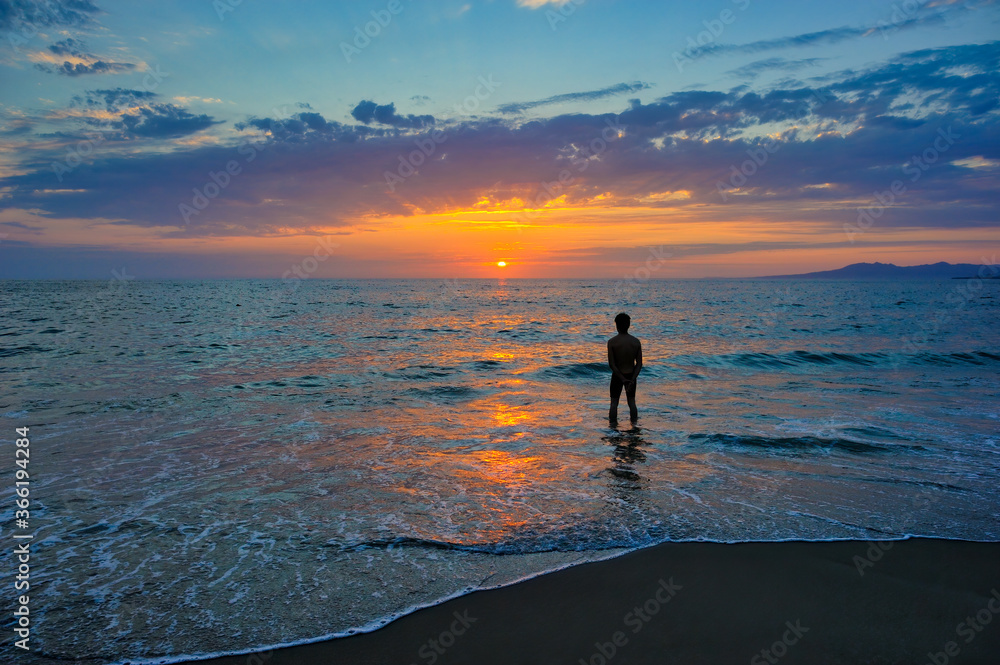 Fototapeta premium Sunset Ocean Man