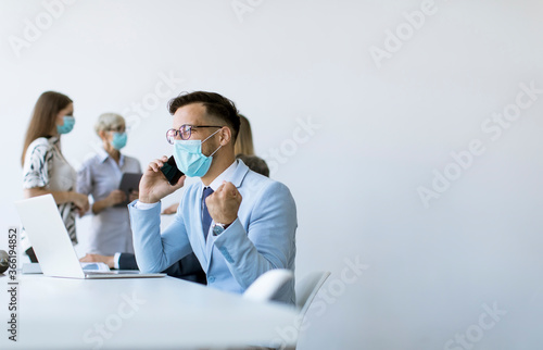 Young business man with med...