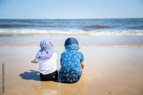 Wallpaper Mural Kinder am Strand Sonne Meer Torontodigital.ca