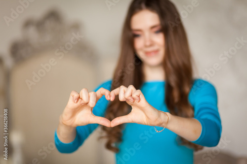 heart shaped female fingers
