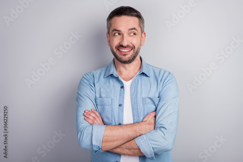 Close-up portrait of his he nice attractive glad curious cheerful cheery content guy executive worker manager folded arms looking aside isolated over gray light pastel color background