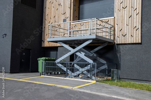 Obraz na plátně The outdoor freight elevator platform.