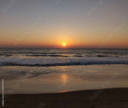 sunset on the sea © tarte