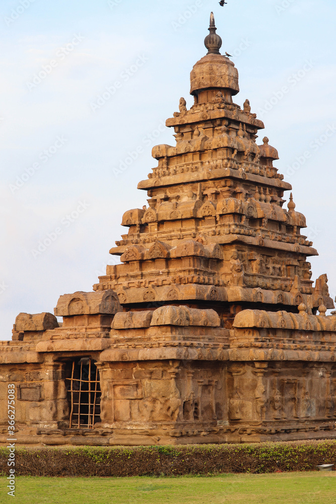 Ancient Majestic Shore Temple Of Hindu God Shiva And Vishnu Made By Cholas And Pallavas Dynasty Is A World Heritage Site And Famous Landmark Top Tourist Destination In Mahabalipuram In South India Ancient Majestic Shore Temple Of Hindu God Shiva And Vishnu Made By Cholas And Pallavas Dynasty Is A World Heritage Site And Famous Landmark Top Tourist Destination In Mahabalipuram In South India