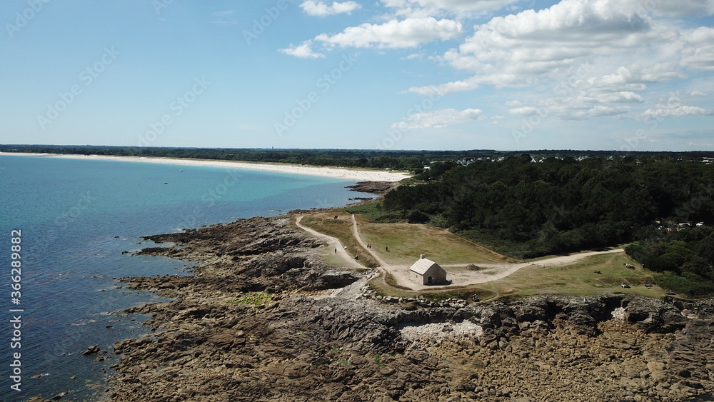 Vue de la pointe de SainteMarine avec sa chapelle . StockFoto Adobe