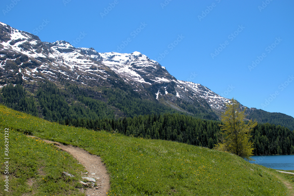 Bergkulisse in Sankt Moritz in der Schweiz 27.5.2020
