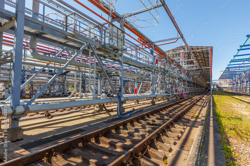 Liquid Bulk port petroleum and gasoline terminals, pipeline operations, distributes petroleum products Liquid Bulk port petroleum and gasoline terminals, pipeline operations, distributes petroleum products