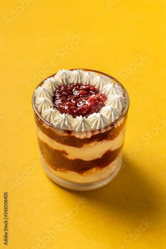 BOLO DE POTE / BOLO NO COPO GELEIA DE MORANGO CREME DE NINHO