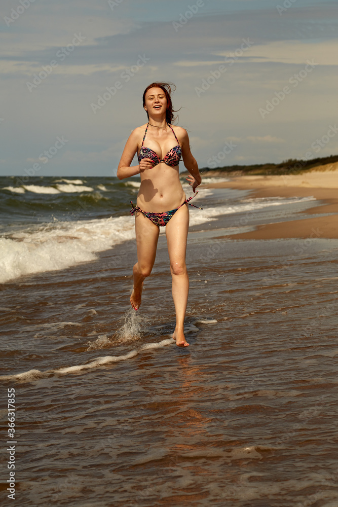 Fototapeta premium running on sea