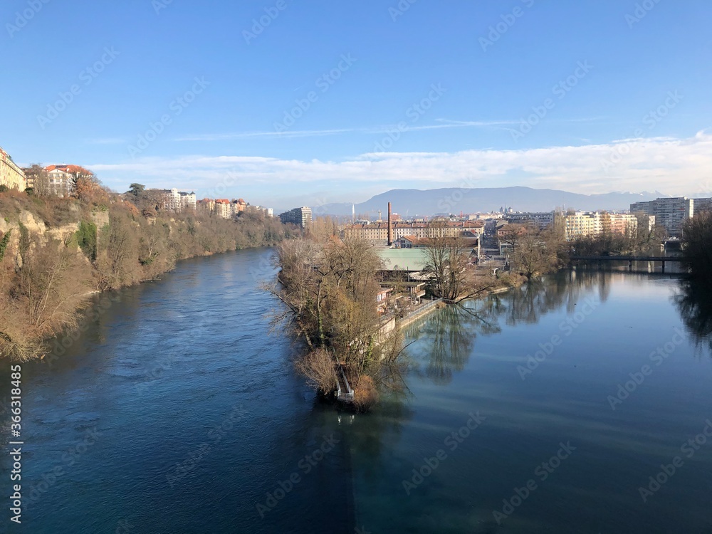 the junction of two rivers - Le Rhône