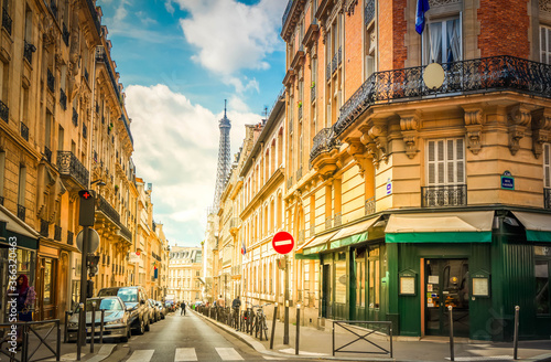 eiffel tour and Paris street © neirfy