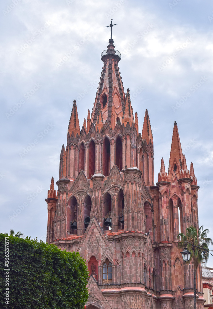 Fototapeta premium Parroquia Iglesia Arcángel Dome Bell Tower Calle Aldama San Miguel de Allende, Meksyk.