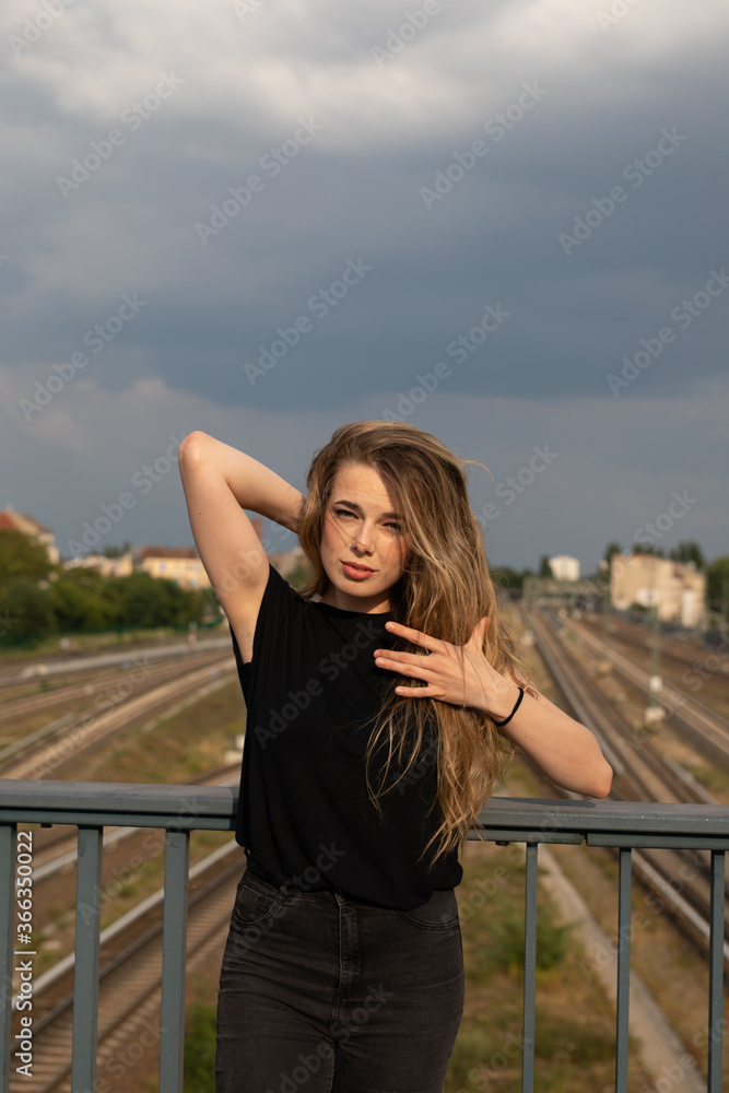 Erotische Frau im Rausch Ihrer Sinne Erotische Frau im Rausch Ihrer Sinne
