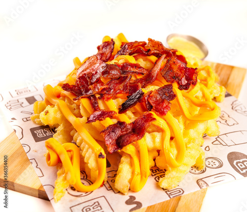 Batata Frita com Cheddar e Bacon