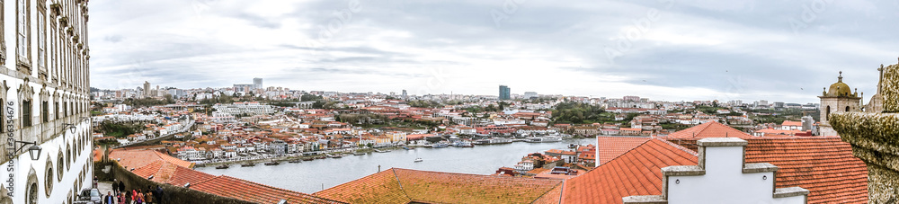 Panorámica del puerto de Oporto en Portugal
