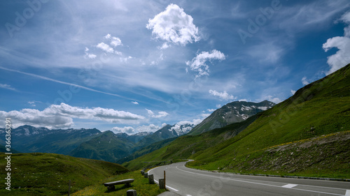 Großglockner Hochalpenstraße in Kärnten, Österreich photo