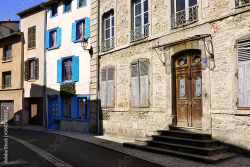 Fototapeta Naklejka Na Ścianę i Meble -  Vieilles maisons colorées rue du Chicot à Ambert (63600), Puy-de-Dôme en Auvergne-Rhône-Alpes, France