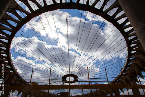 Fotografie The main pavilion from the 1964 New York Worlds Fair has fallen into rust and ruin but still stand in Flushing Meadow, Queens, New York