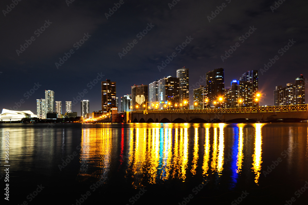 Naklejka premium Miami skyline. Miami, Florida, USA downtown skyline.