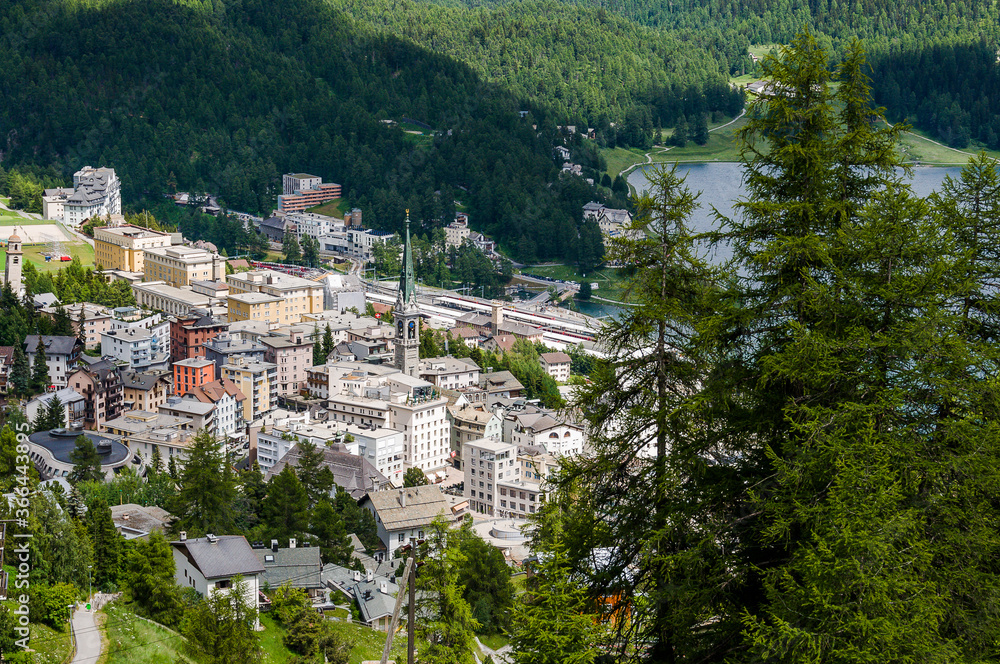St. Moritz, St. Moritzersee, Dorf, Corviglia, Oberengadin, Seenplatte, Graubünden, Alpen, Wanderweg, Stazerwald, Sommer, Schweiz