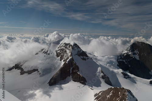 Vol au dessus des Alpes Suisses photo