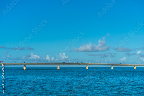 沖縄 サンセットビーチから見える伊良部大橋