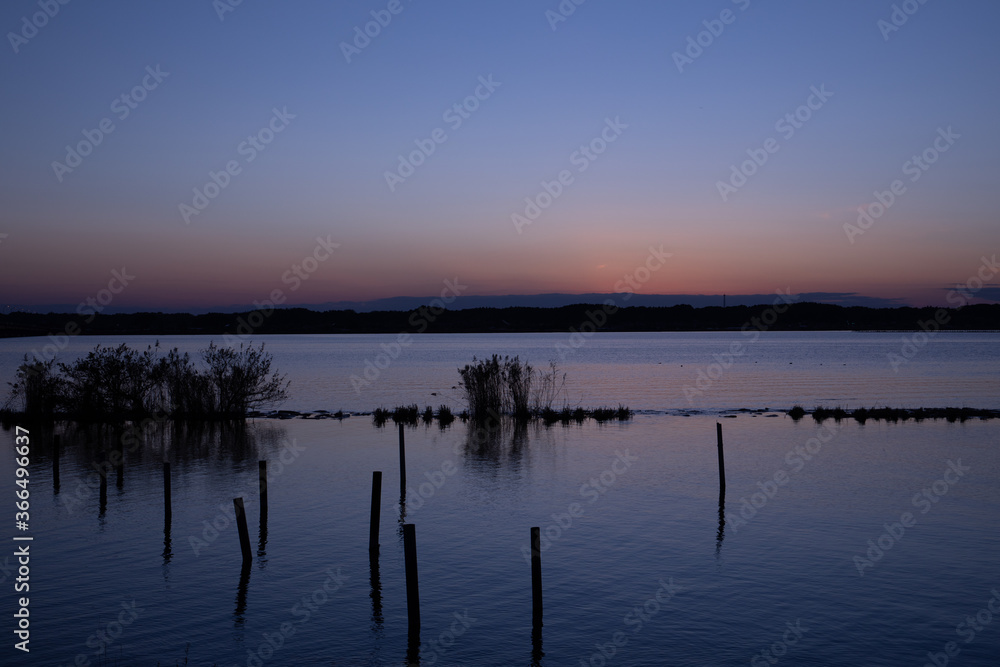 湖の夕暮れ