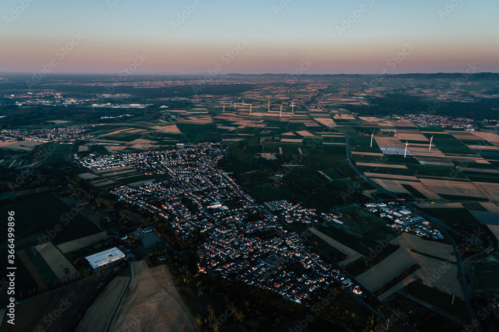 Fototapeta premium Landschaft Aussicht über Speyer durch eine Ballonfahrt