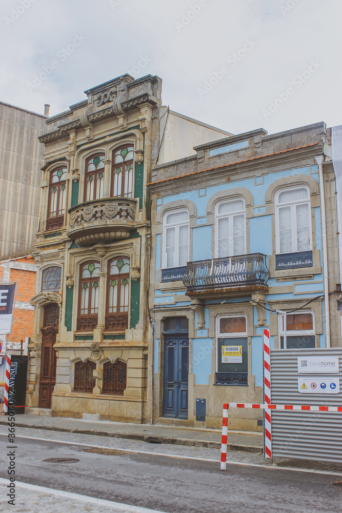 Fototapeta premium facade of the old building