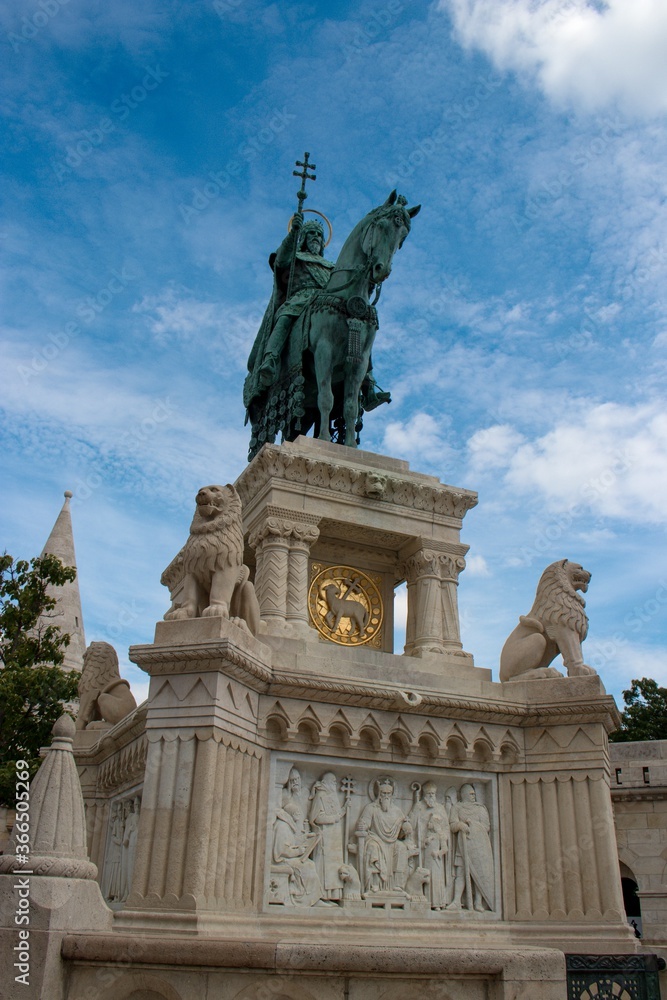 Fototapeta premium King Saint Istvan Stephen's modern sculpture in Budapest