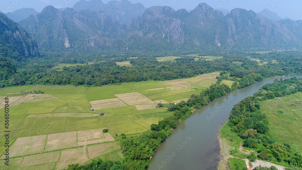 Obraz premium Ville de Vang Vieng au Laos vue du ciel