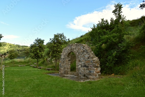 Entrance door to the town of Enciso when it was walled, today it is located in a park.