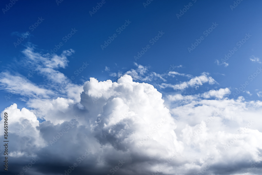 Fototapeta premium White cumulus clouds floating on a blue sky