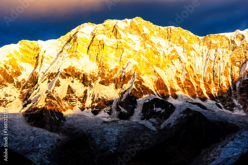 Obraz na płótnie Morning view of Mount Annapurna I from Annapurna base camp, round Annapurna circuit trekking trail, Nepal w salonie