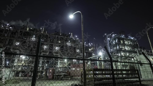Wallpaper Mural 工場夜景　石油精製 Torontodigital.ca