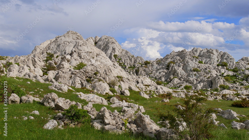 Tulove Grede im Velebit Gebirges in der Küstenregion Dalmatiens, Kroatien (Drehort Karl-May-Filme) Tulove Grede im Velebit Gebirges in der Küstenregion Dalmatiens, Kroatien (Drehort Karl-May-Filme)