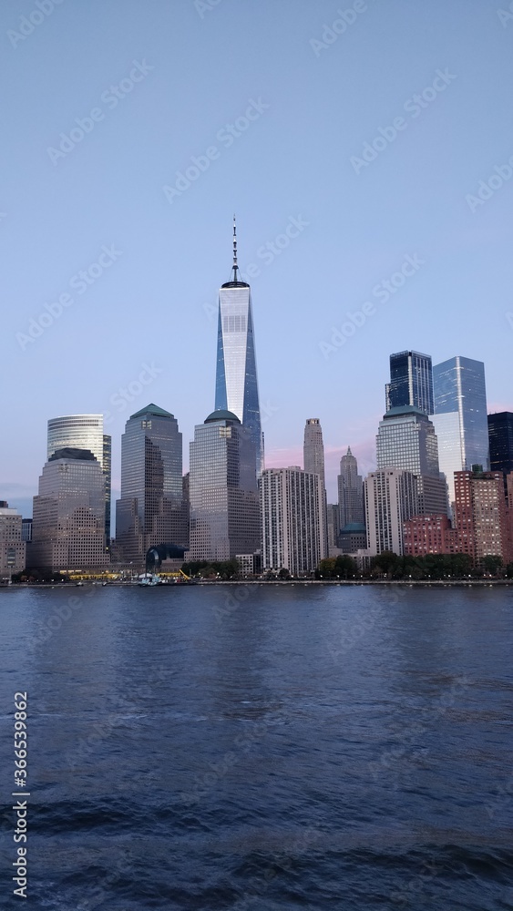 Obraz premium Cityscape up close from the Sea