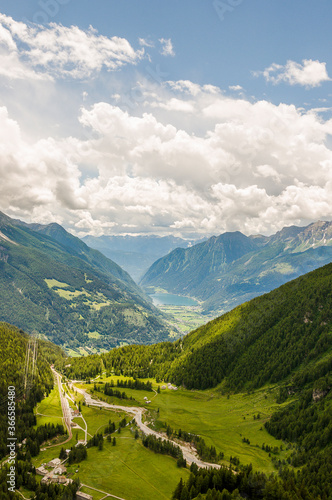 Poschiavo, Puschlav, Val Poschiavo, Lago di Poschiavo, Alpen, Wanderweg, Berninapass, Berninaexpress, Zugfahrt, Tirano, Sommer, Schweiz