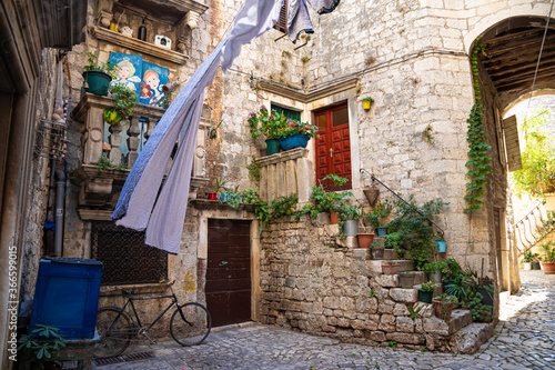 Fototapeta Naklejka Na Ścianę i Meble -  Narrow streets of Trogir Croatia