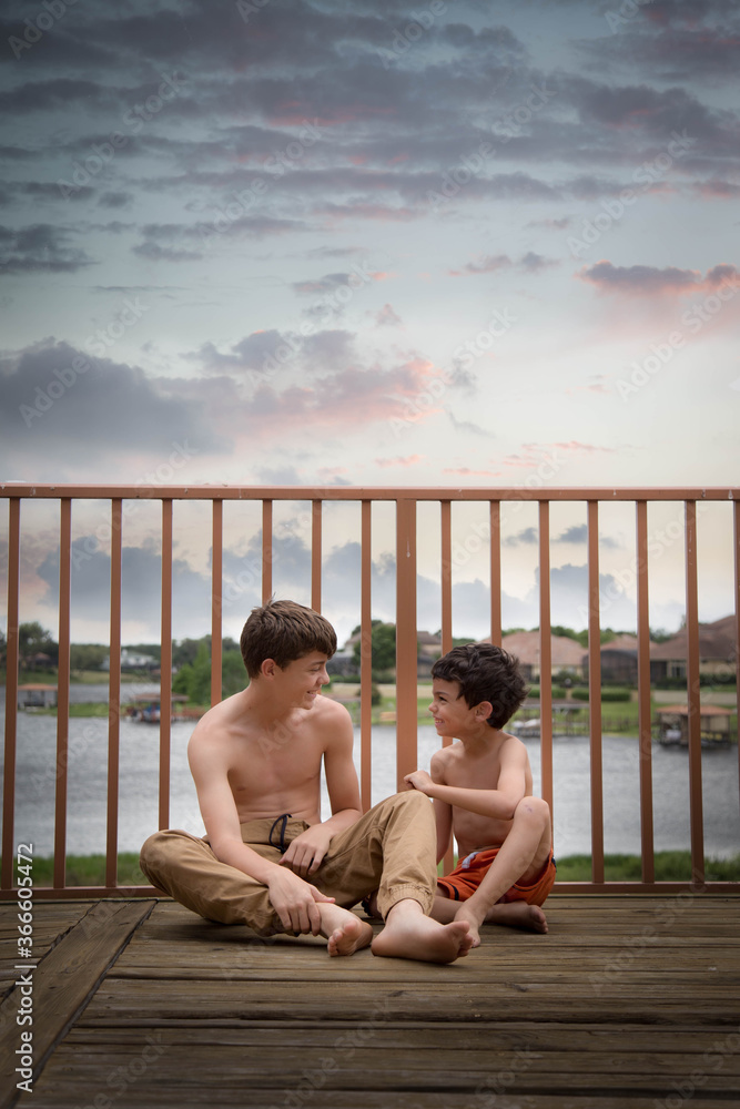 Fototapeta premium brothers on the balcony 