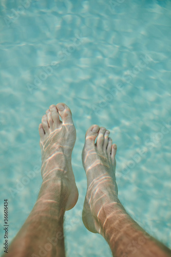 Luxus Poolday, Swimmingpool, schwimmbad, Urlaub, Corona 2020, Sommer 2020, Enspannung am Strand Sandburg Blaues Wasser, schwimmen 