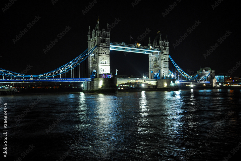 Obraz premium Tower Bridge w nocy, Londyn