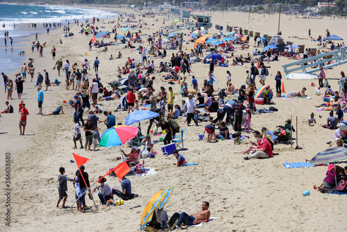 Santa Monica beach crowded with beach goers
