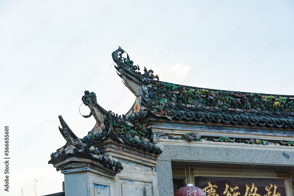 Flower and bird reliefs on the roofs of ancient buildings in Meizhou, Guangdong