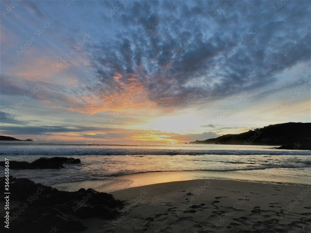 Obraz premium Sunset over the beach